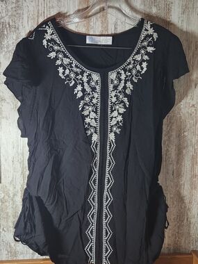 Time and Tru Black Blouse with White Floral Embroidery XL 16-18 Cinch Tie Sides